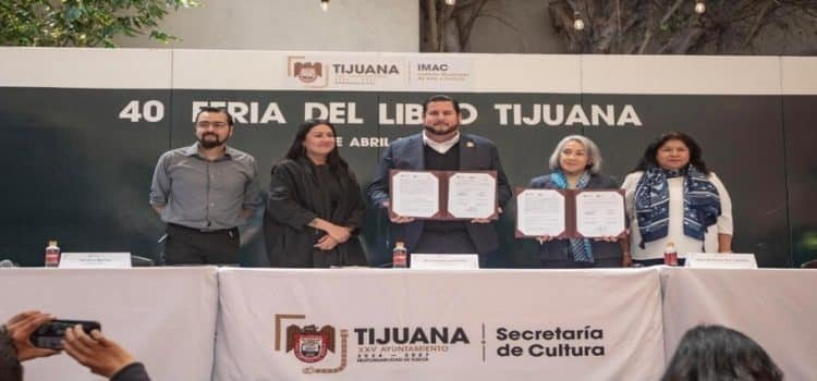 Alcalde firma convenio con Museo del Trompo para la realización de la Feria del libro Tijuana