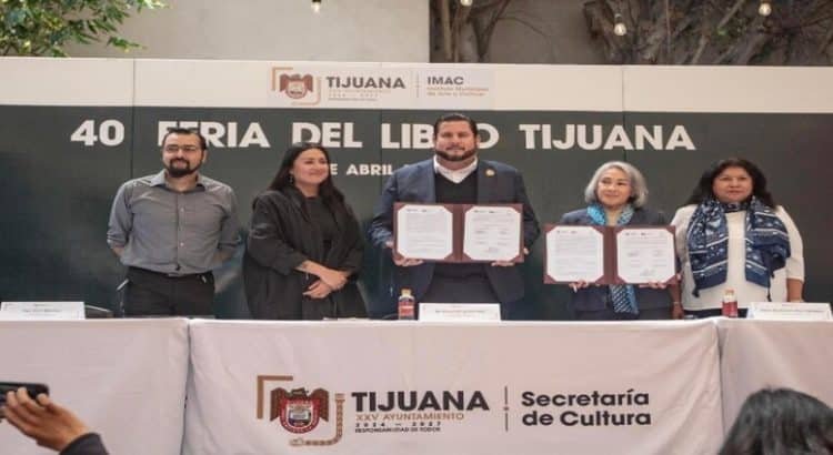 Alcalde firma convenio con Museo del Trompo para la realización de la Feria del libro Tijuana