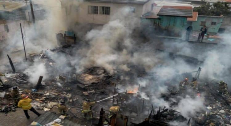 Fuerte incendio consume 5 hogares