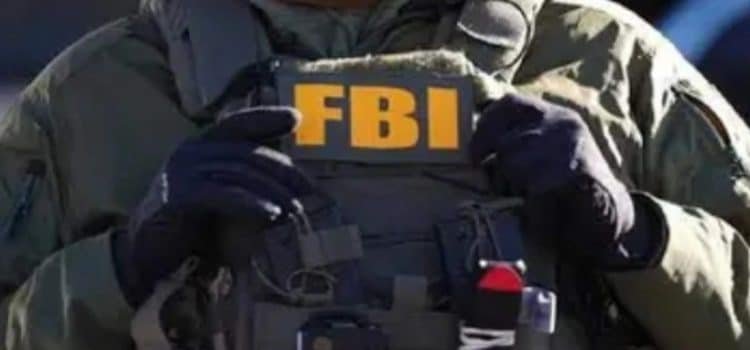 Detiene el FBI a jueza por obstruir arresto de migrante mexicano
