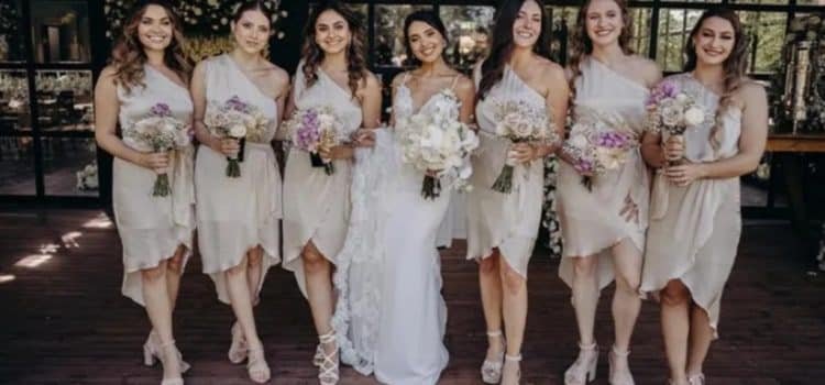 Novia eligió los vestidos más “horribles” para sus damas de honor Novia eligió los vestidos más “horribles” para sus damas de honor