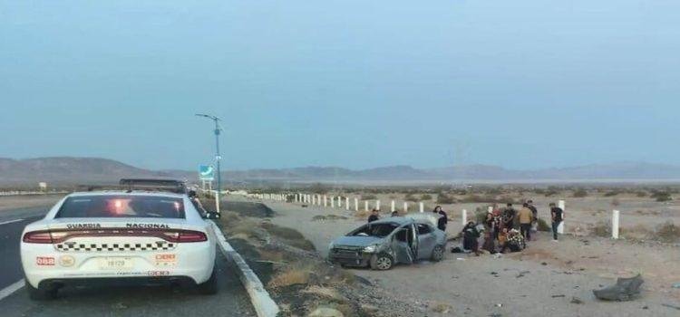 Conductor sufre volcadura sobre carretera Tijuana-Mexicali