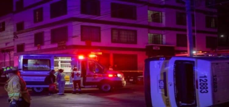 Joven se estrella contra un taxi en Playas; pasajera perdió la vida
