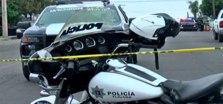 Hombre pierde la vida tras caerle automóvil cuando lo reparaba