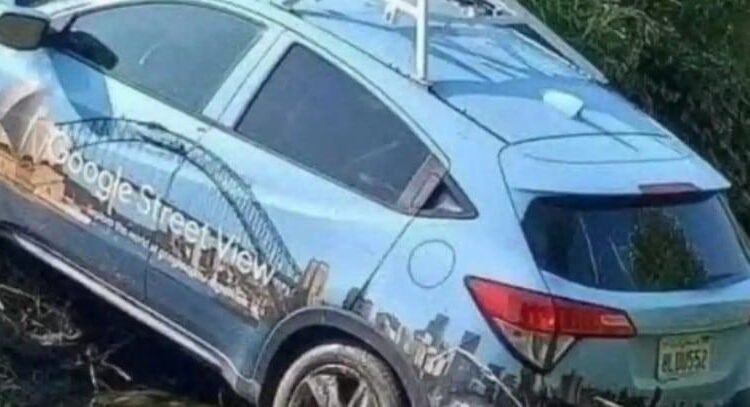 Apedrean auto de Google Maps por creer que atrae huracanes