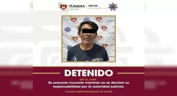 Detienen a hombre armado con machete