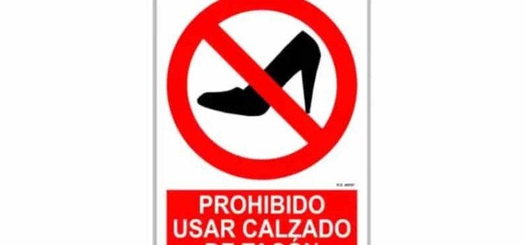 En esta ciudad se prohíbe usar tacones altos sin permiso oficial