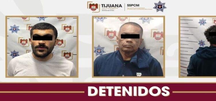 Detienen a tres por colocar mantas en puntos de Tijuana