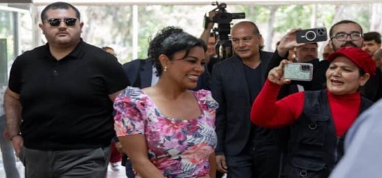 Se presenta a declarar Montserrat Caballero por investigación en su contra