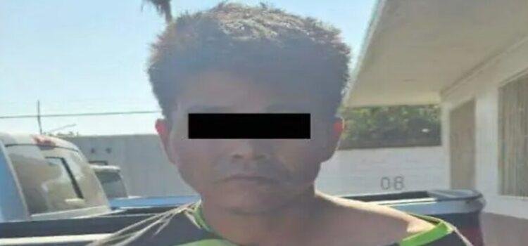 Detienen a hombre por robo con violencia en Villas del Prado
