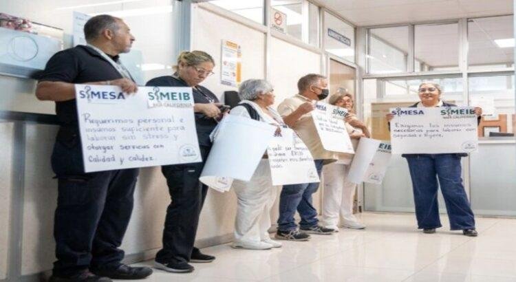 Protestan trabajadores por malas condiciones laborales en el Hospital General de Tijuana