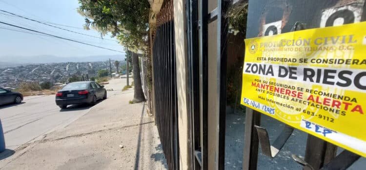 36 viviendas en riesgo por movimientos de tierra en la colonia Reforma 36 viviendas en riesgo por movimientos de tierra en la colonia Reforma