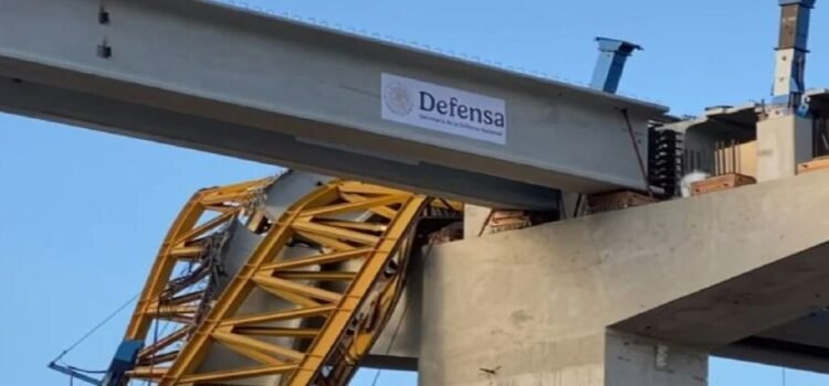 Grúa colapsa sobre pilar en obra del viaducto elevado en Tijuana Grúa colapsa sobre pilar en obra del viaducto elevado en Tijuana