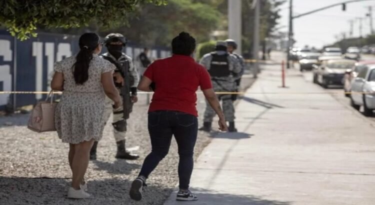 Ultiman a hombre mientras esperaba a su hija en el CBTIS de Tijuana