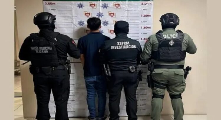 Detienen a menor por disparar contra policías en Tijuana