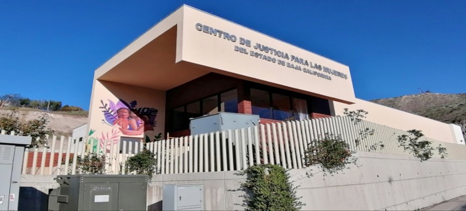 Mujer resulta intoxicada tras ingerir sustancia química en el Centro de Justicia para la Mujer