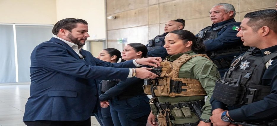 Tijuana refuerza vigilancia policial con 400 cámaras corporales para agentes municipales