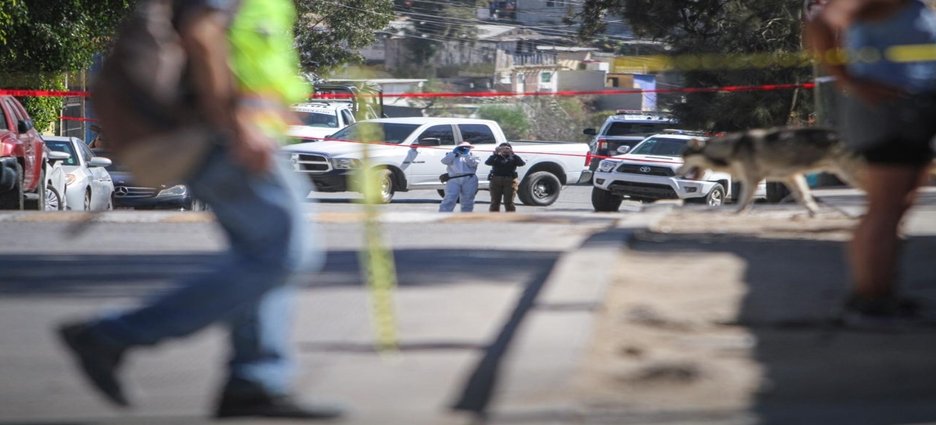 Asesinan a dos mujeres frente a una primaria en Tijuana; detienen a dos sospechosos